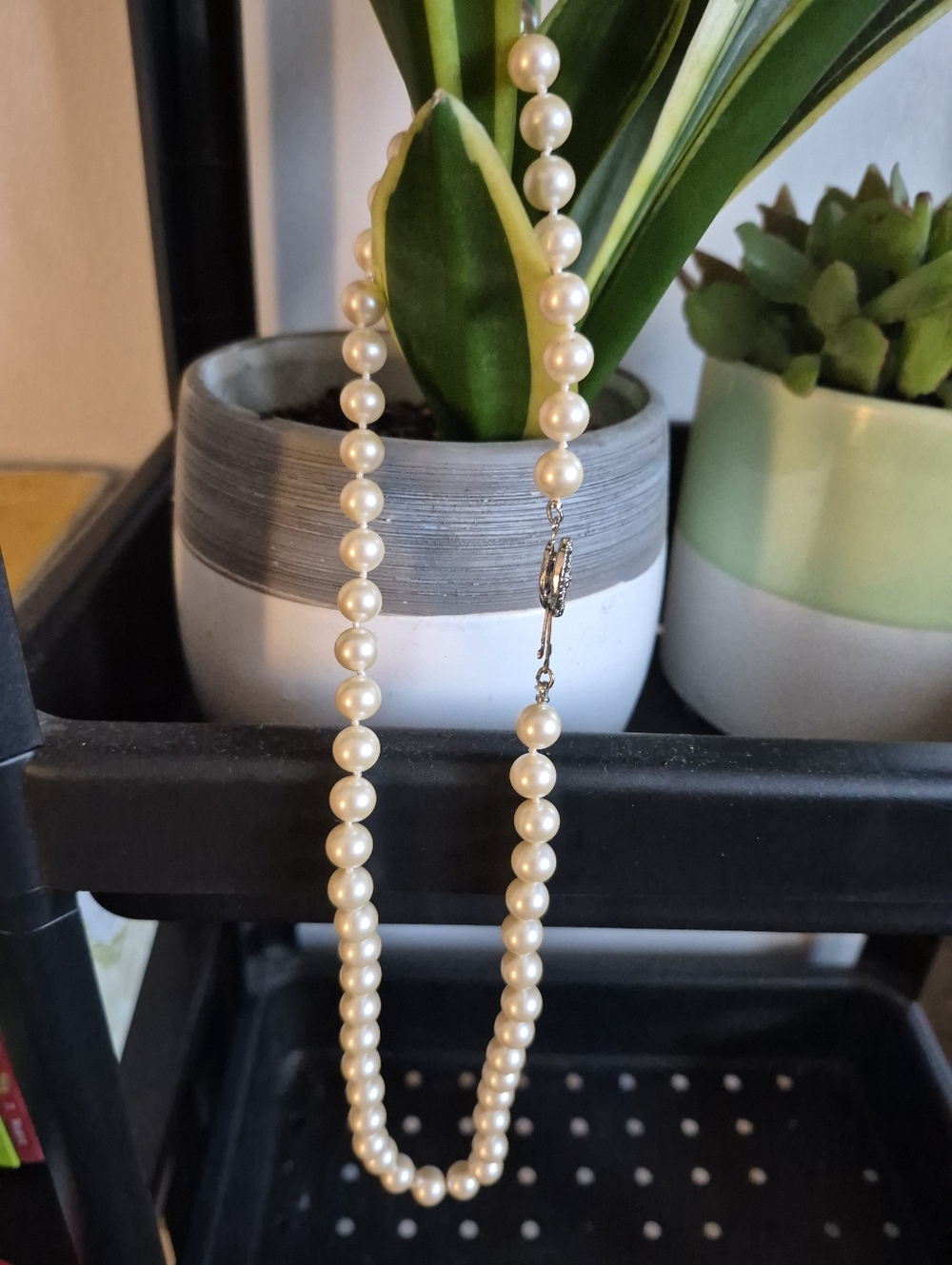 Classic Ivory Pearl Necklace with Silver Clasp - Picture 4 of 5